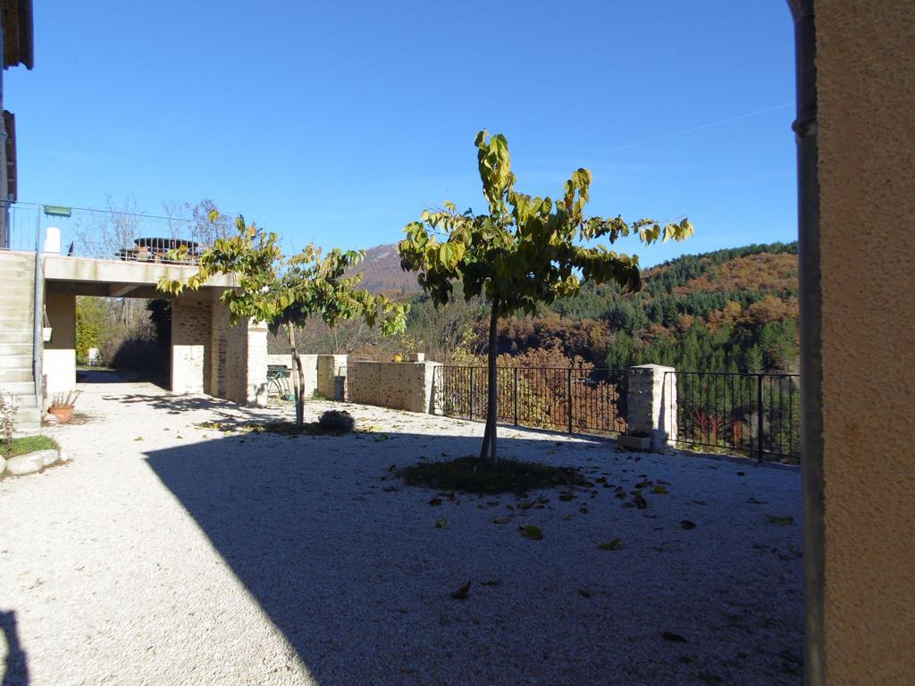 Bed and Breakfast La Ferme De Valauris Sisteron Exterior foto