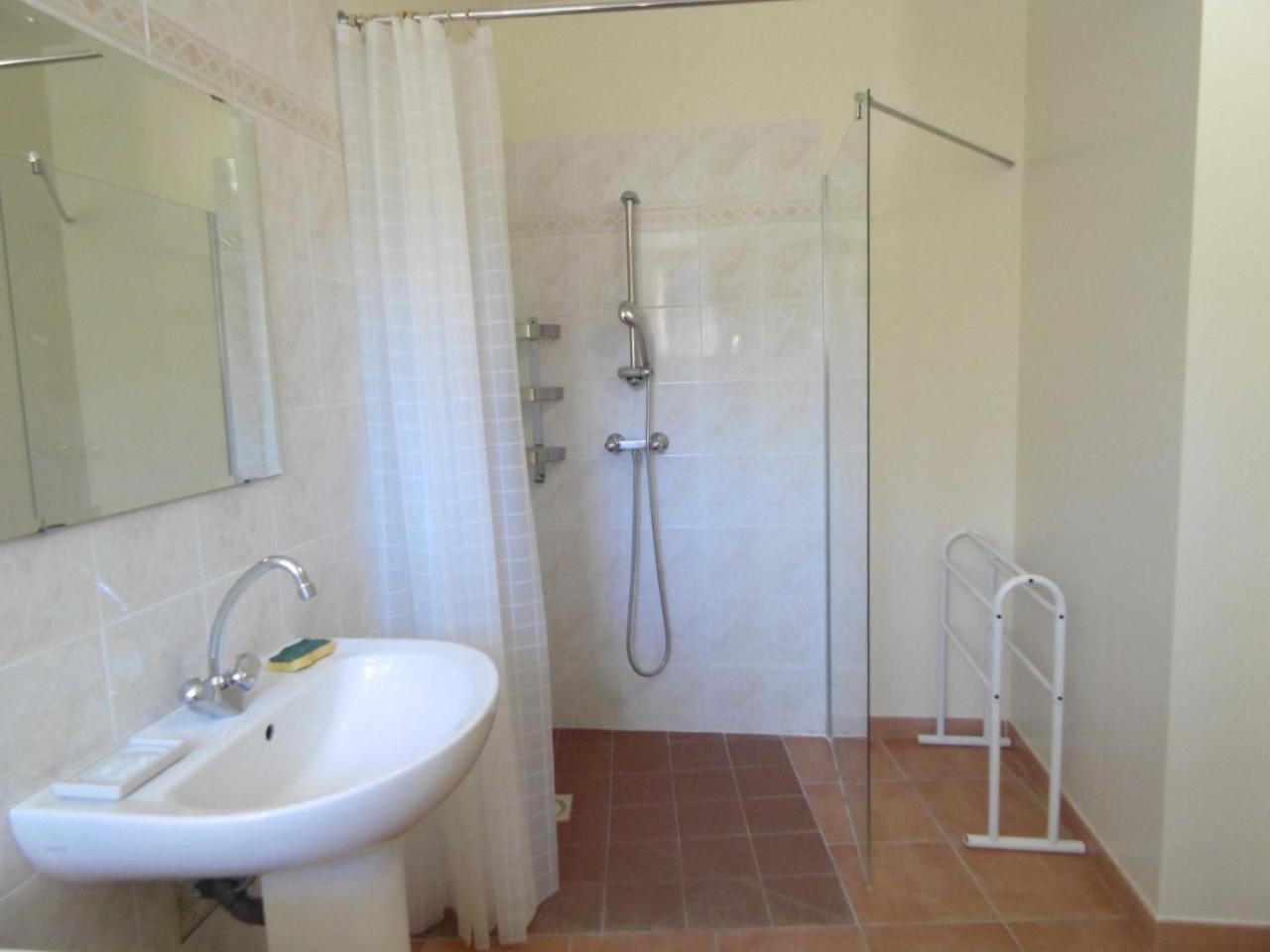 Bed and Breakfast La Ferme De Valauris Sisteron Exterior foto